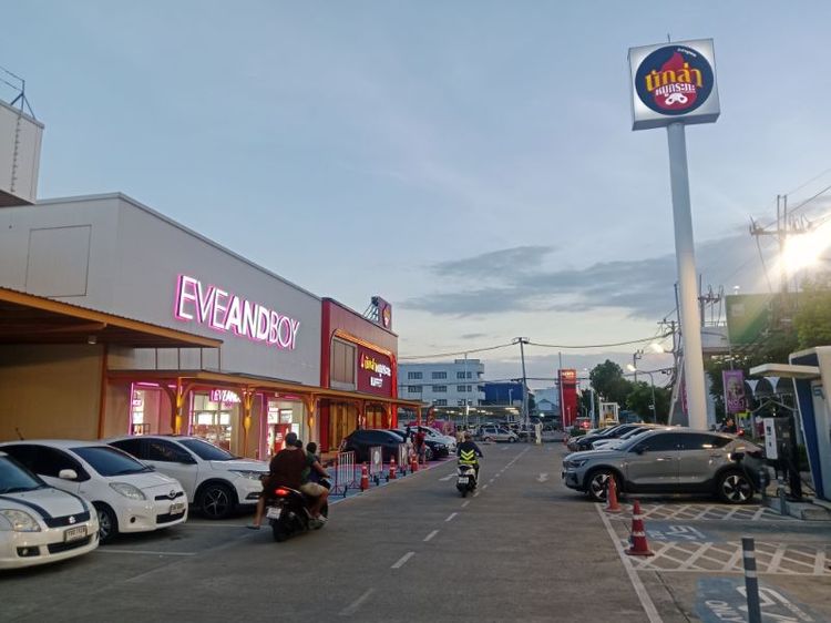 ใช่ ขายที่สวยธุรกิจ ที่ดินนวมินทร์ 70 แยก 3 หลังตลาดปัฐวิกรณ์โซนที่เป็น jc mallมาเช่าสวยเชียวด้านหน้า 3 ไร่ 2 งาน 78 ตารางวาแป้งสี่เหลี่ยมสวยลงทุนทำคอนโดขายหมดแน่ๆราคามาคุยกัน รูปที่ 4