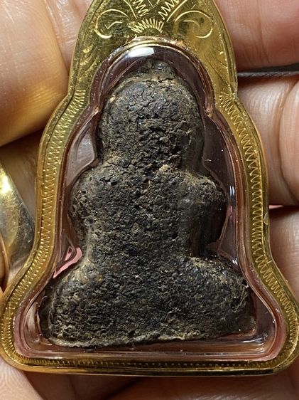 พระปิดตาหลวงปู่เอี่ยมเลี่ยมเงินชุบทอง รูปที่ 6