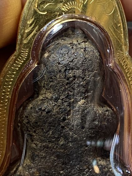 พระปิดตาหลวงปู่เอี่ยมเลี่ยมเงินชุบทอง รูปที่ 3