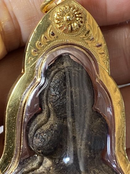พระปิดตาหลวงปู่เอี่ยมเลี่ยมเงินชุบทอง รูปที่ 14