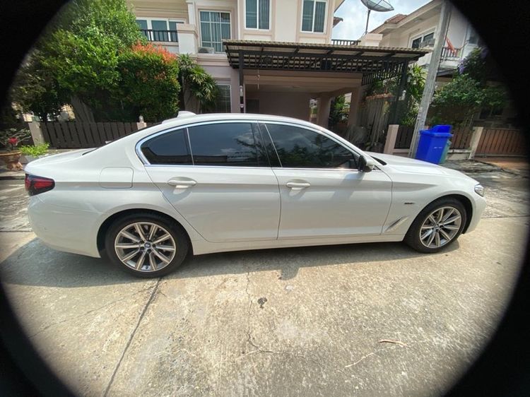 BMW Series 5 2023 530e Sedan ปลั๊กอินไฮบริด (PHEV) ไม่ติดแก๊ส เกียร์อัตโนมัติ ขาว รูปที่ 4