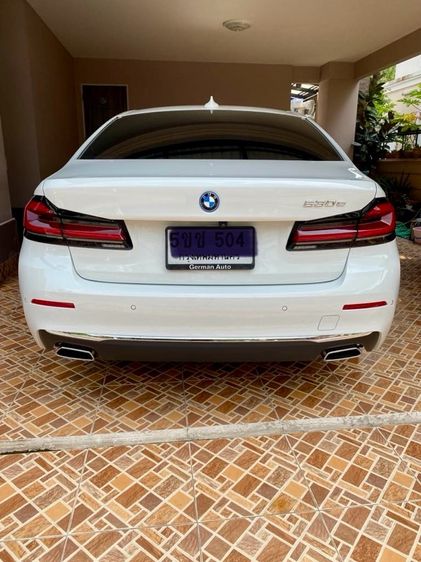 BMW Series 5 2023 530e Sedan ปลั๊กอินไฮบริด (PHEV) ไม่ติดแก๊ส เกียร์อัตโนมัติ ขาว รูปที่ 2