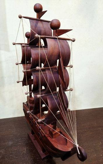 โมเดลเรือสำเภาจีนไม้มะค่า ขนาด สูง 70xขนาดเรือ 51 ซม, ฐานกว้าง 20x10ซม. ซม