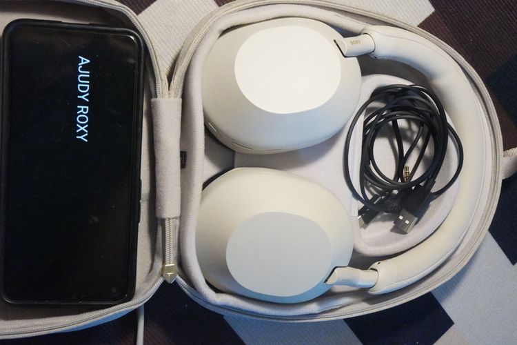 Sony WH-1000XM5 หูฟังครอบหูไร้สาย Wireless Noise Cancelling Headphones หูฟังตัดเสียงรบกวน รูปที่ 2