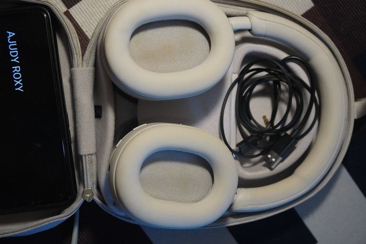Sony WH-1000XM5 หูฟังครอบหูไร้สาย Wireless Noise Cancelling Headphones หูฟังตัดเสียงรบกวน