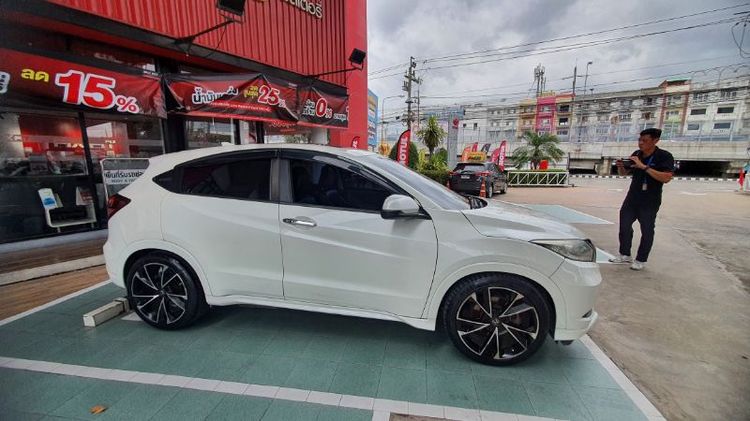 Honda HR-V 2016 1.8 E Limited Sedan เบนซิน เกียร์อัตโนมัติ ขาว รูปที่ 3