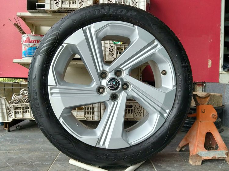 แม็กป้ายแดง toyota 5 รู 100 ขอบ17 พร้อมยาง dunlop 205 50 17 ปี 25 ใส่ altis sienta with พรุส1 รูปที่ 3