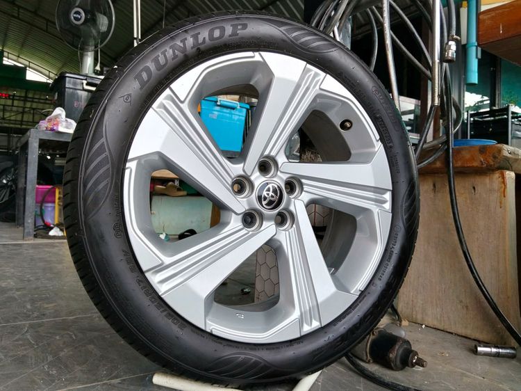 แม็กป้ายแดง toyota 5 รู 100 ขอบ17 พร้อมยาง dunlop 205 50 17 ปี 25 ใส่ altis sienta with พรุส1 รูปที่ 4
