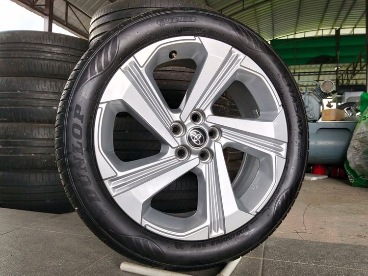 แม็กป้ายแดง toyota 5 รู 100 ขอบ17 พร้อมยาง dunlop 205 50 17 ปี 25 ใส่ altis sienta with พรุส1