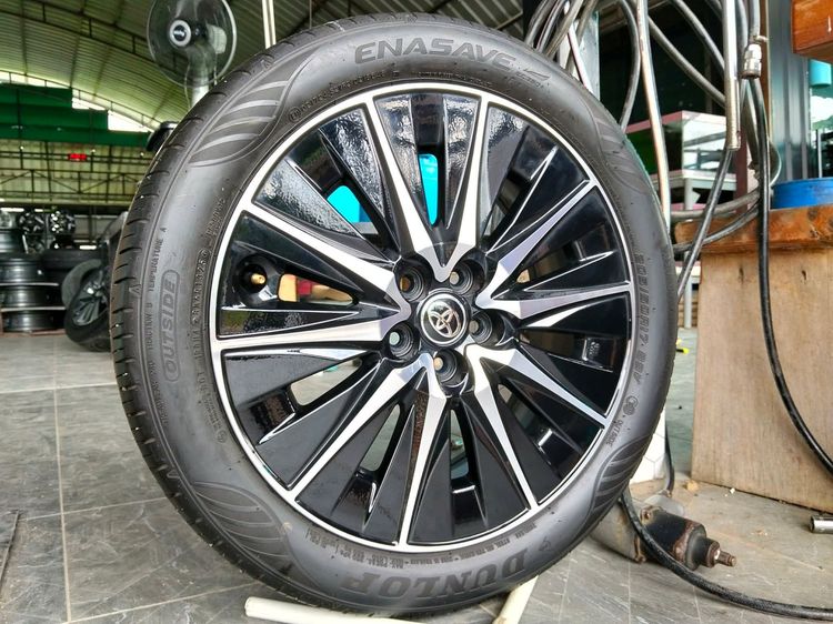 แม็กป้ายแดง toyota ขอบ17พร้อมยาง dunloป 205 50 17 ปี 26ใส่ altis sienta with พรุส