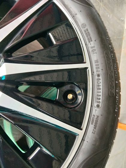 แม็กป้ายแดง toyota ขอบ17พร้อมยาง dunloป 205 50 17 ปี 25ใส่ altis sienta with พรุส รูปที่ 7
