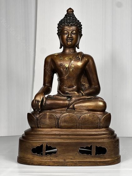 พระบูชาเชียงแสนสิงห์หนึ่งฐานสูง เนื้อสัมฤทธิ์ หน้าตัก 9 นิ้ว ความสูง 19 นิ้ว