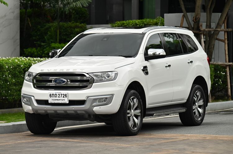 รถ Ford Everest 2.2 Titanium Plus สี ขาว