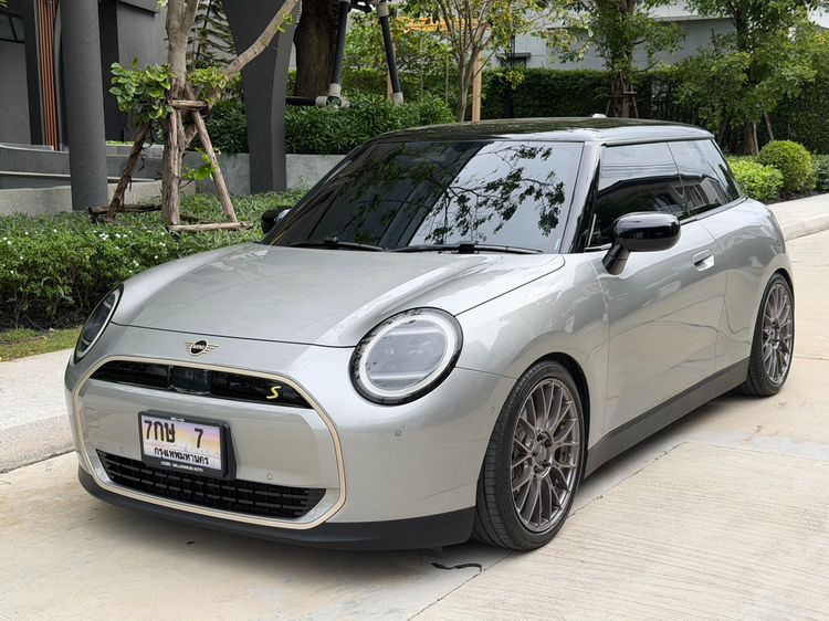 Mini Hatch Cooper 2025 SE Sedan ไฟฟ้า ไม่ติดแก๊ส เกียร์อัตโนมัติ เทา