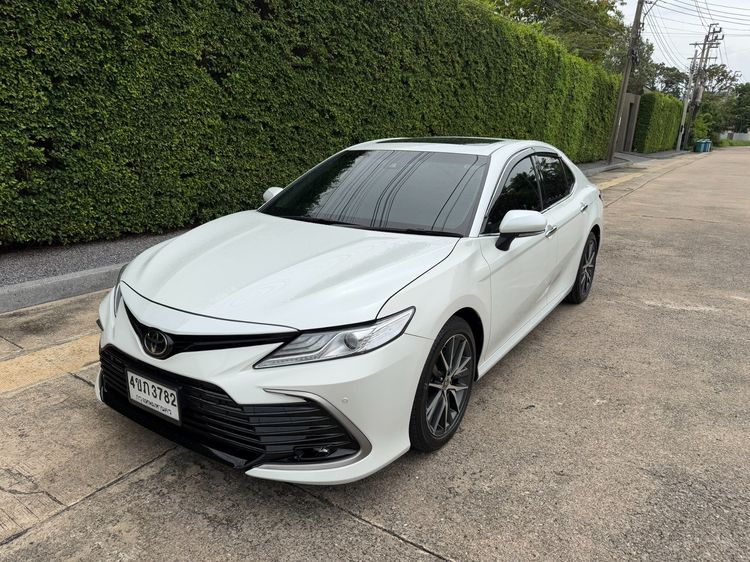 รถ Toyota Camry 2.5 Premium สี ขาว