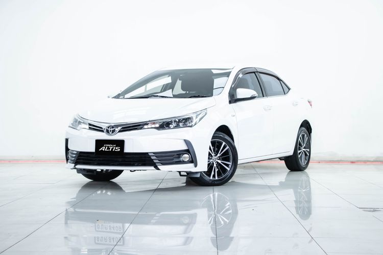 Toyota Altis 2017 1.8 E Sedan เบนซิน ไม่ติดแก๊ส เกียร์อัตโนมัติ ขาว