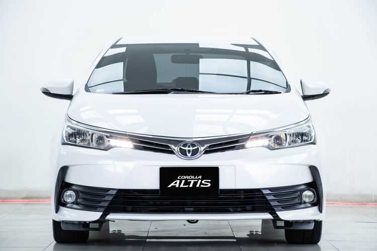 Toyota Altis 2017 1.8 E Sedan เบนซิน ไม่ติดแก๊ส เกียร์อัตโนมัติ ขาว รูปที่ 4