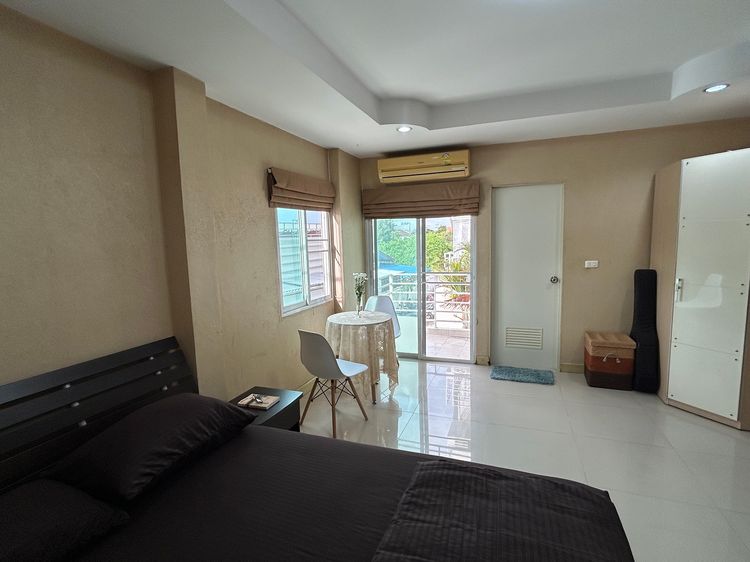 อื่นๆ เลี้ยงสัตว์ได้ มีบางส่วน สร้างเสร็จก่อน 2010 ขายคอนโด โครงการ JW Suite Condominium โชคชัย 4 ซอย 20 ห้องมุม ทำเลดี เจ้าของขายเอง รูปที่ 3