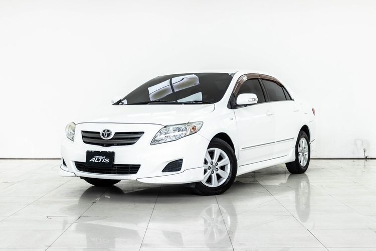 รถ Toyota Altis 1.6 E สี ขาว