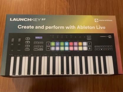 อื่นๆ คีย์บอร์ดคุณภาพสูง Novation Launchkey 37 MK3 MIDI Keyboard (ของใหม่)