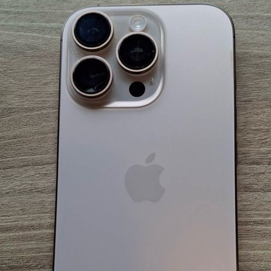 ส่งต่อ iPhone16Pro 128GB เกือบ 2 ปี เครื่องศูนย์ไทย สภาพสวยมาก