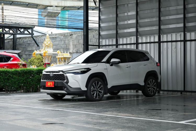 รถ Toyota Corolla Cross 1.8 Hybrid Premium สี ขาว
