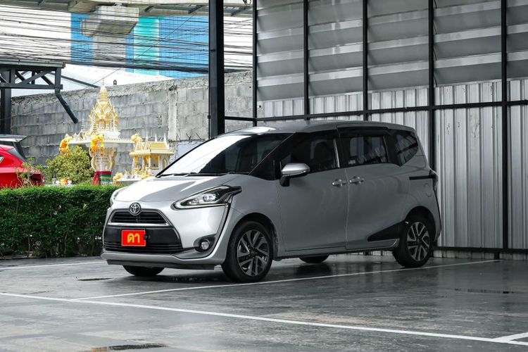 Toyota Sienta 2018 1.5 V Utility-car เบนซิน ไม่ติดแก๊ส เกียร์อัตโนมัติ ขาว