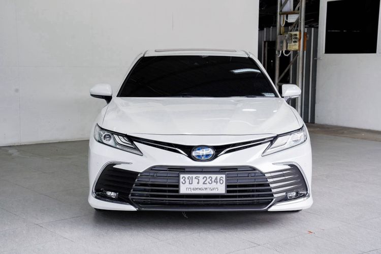 Toyota Camry 2023 2.5 Hybrid Premium Sedan ปลั๊กอินไฮบริด (PHEV) ไม่ติดแก๊ส เกียร์อัตโนมัติ ขาว รูปที่ 2