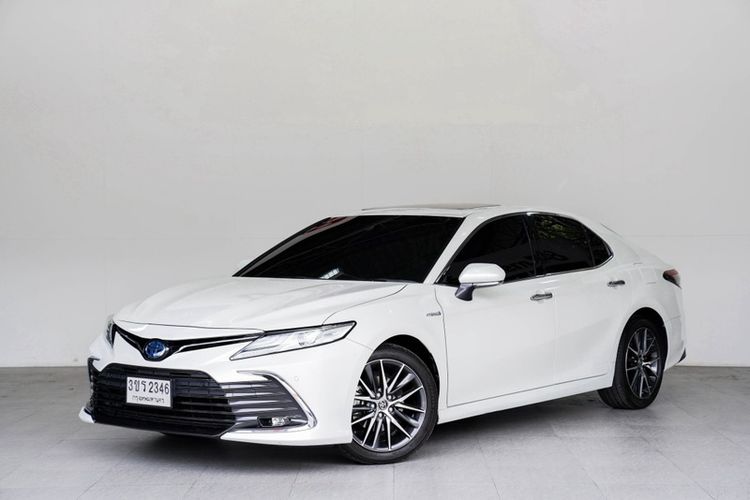 รถ Toyota Camry 2.5 Hybrid Premium สี ขาว
