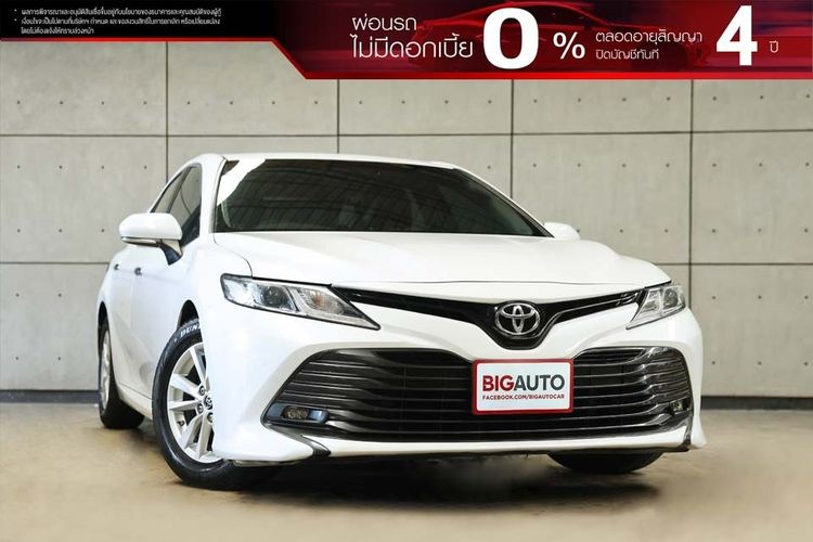 รถ Toyota Camry 2.0 G สี ขาว