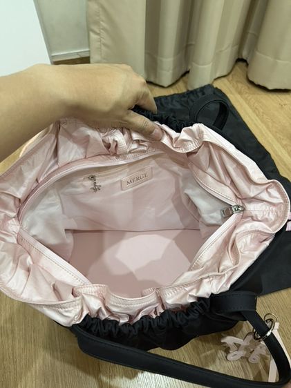 MERGE A Day Bag Medium Pink Beat กระเป๋า Tote สีดำ-ชมพู พร้อม Organizer รูปที่ 8