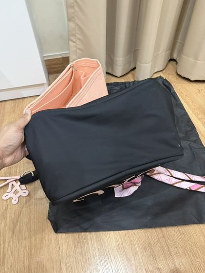 MERGE A Day Bag Medium Pink Beat กระเป๋า Tote สีดำ-ชมพู พร้อม Organizer รูปที่ 2