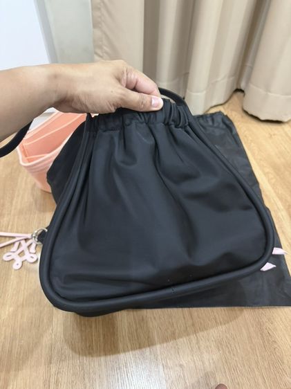 MERGE A Day Bag Medium Pink Beat กระเป๋า Tote สีดำ-ชมพู พร้อม Organizer รูปที่ 3