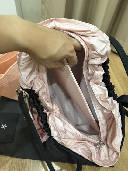 MERGE A Day Bag Medium Pink Beat กระเป๋า Tote สีดำ-ชมพู พร้อม Organizer รูปที่ 7