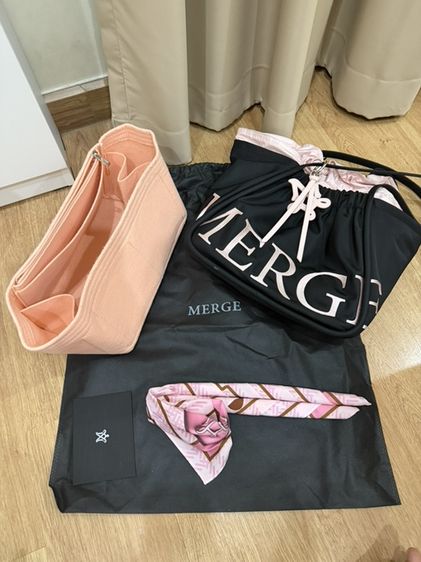 MERGE A Day Bag Medium Pink Beat กระเป๋า Tote สีดำ-ชมพู พร้อม Organizer