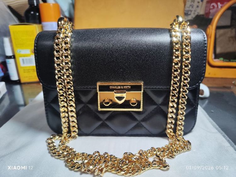 อื่นๆ หนัง PU หญิง ดำ กระเป๋า CHARLES & KEITH ของแท้100%ซื้อที่ช๊อปไทย รุ่นQuilted Push-Lock Shoulder Bag