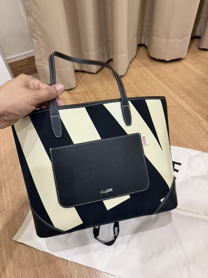 Rally Tote Bag กระเป๋า Tote Rally Movement ลายครีม-ดำ พร้อมถุงผ้า รูปที่ 5