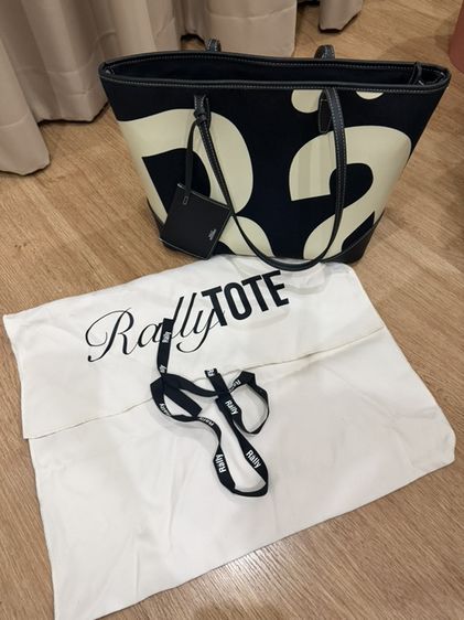 Rally Tote Bag กระเป๋า Tote Rally Movement ลายครีม-ดำ พร้อมถุงผ้า