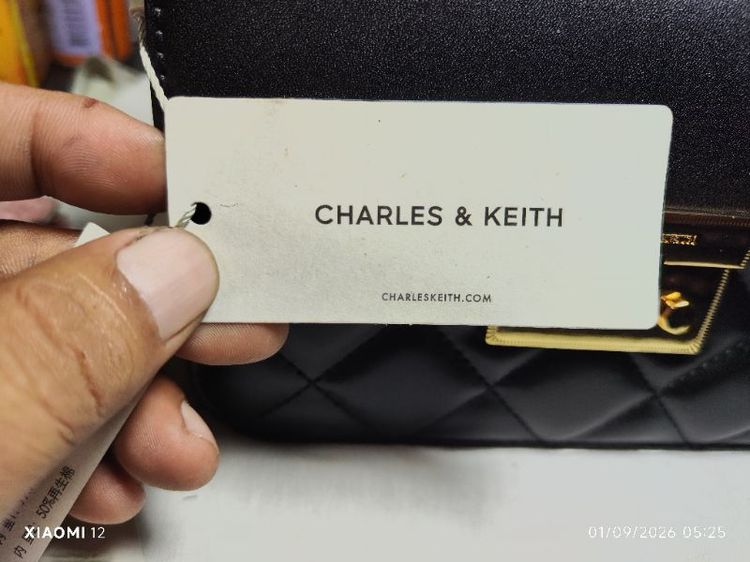 กระเป๋า CHARLES & KEITH ของแท้100%ซื้อที่ช๊อปไทย รุ่นQuilted Push-Lock Shoulder Bag รูปที่ 14