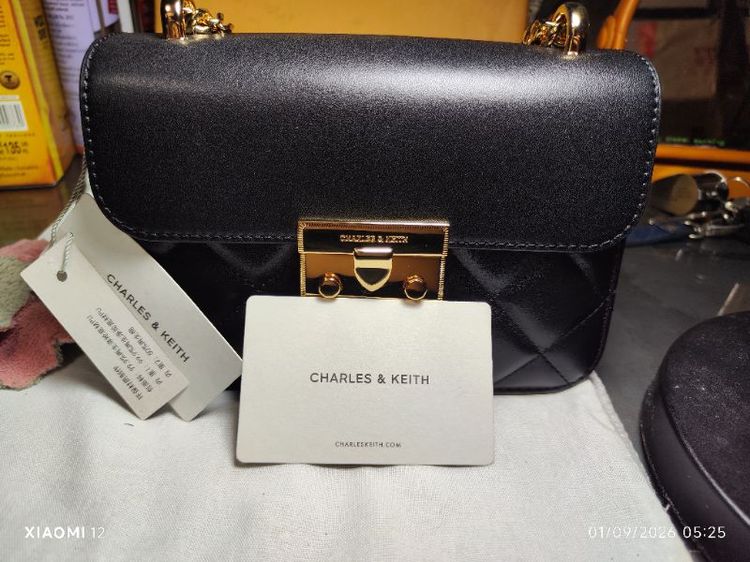 กระเป๋า CHARLES & KEITH ของแท้100%ซื้อที่ช๊อปไทย รุ่นQuilted Push-Lock Shoulder Bag รูปที่ 15