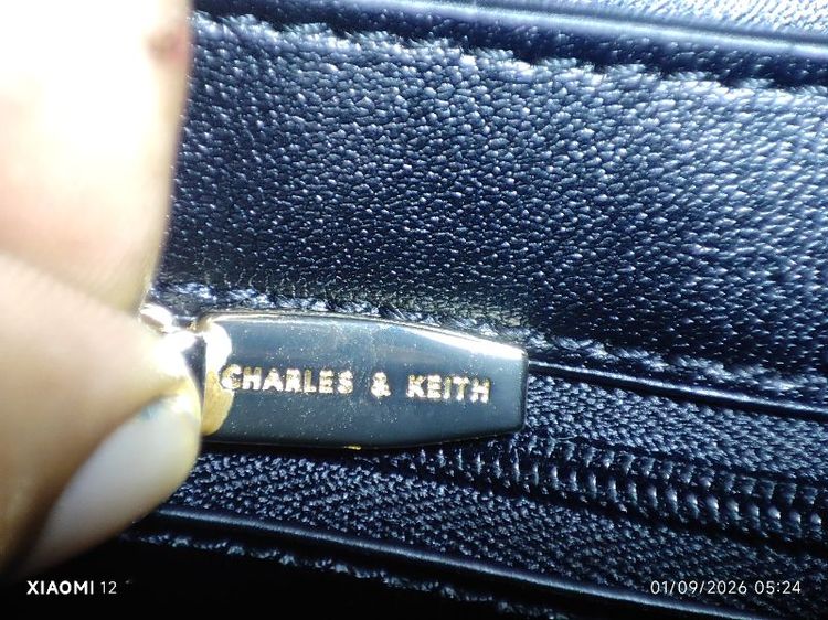 กระเป๋า CHARLES & KEITH ของแท้100%ซื้อที่ช๊อปไทย รุ่นQuilted Push-Lock Shoulder Bag รูปที่ 12