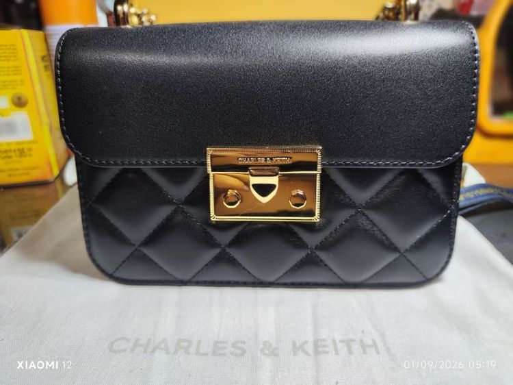 กระเป๋า CHARLES & KEITH ของแท้100%ซื้อที่ช๊อปไทย รุ่นQuilted Push-Lock Shoulder Bag รูปที่ 2