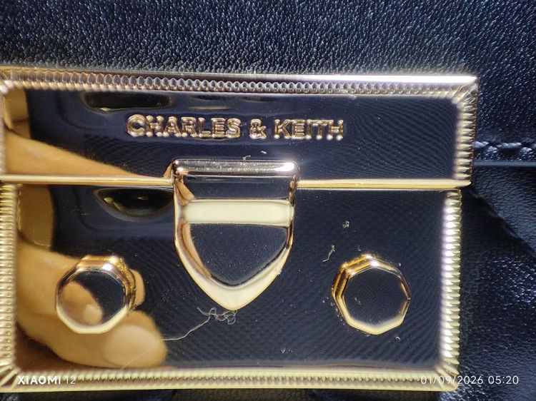 กระเป๋า CHARLES & KEITH ของแท้100%ซื้อที่ช๊อปไทย รุ่นQuilted Push-Lock Shoulder Bag รูปที่ 3
