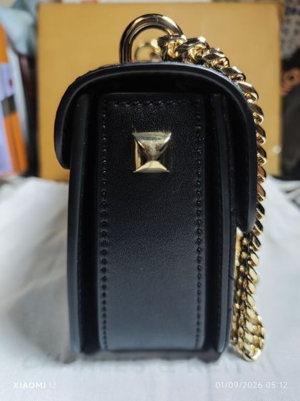 กระเป๋า CHARLES & KEITH ของแท้100%ซื้อที่ช๊อปไทย รุ่นQuilted Push-Lock Shoulder Bag รูปที่ 7
