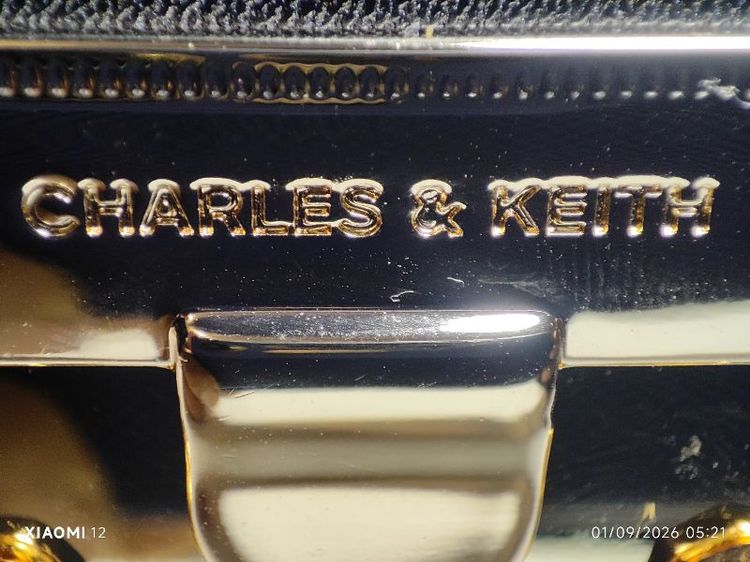 กระเป๋า CHARLES & KEITH ของแท้100%ซื้อที่ช๊อปไทย รุ่นQuilted Push-Lock Shoulder Bag รูปที่ 4
