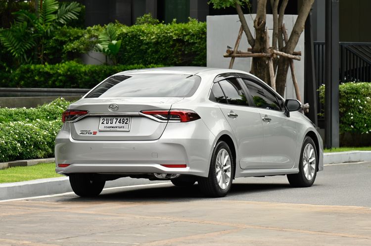 Toyota Corolla 2021 1.6 Sedan เบนซิน ไม่ติดแก๊ส เกียร์อัตโนมัติ บรอนซ์เงิน รูปที่ 4
