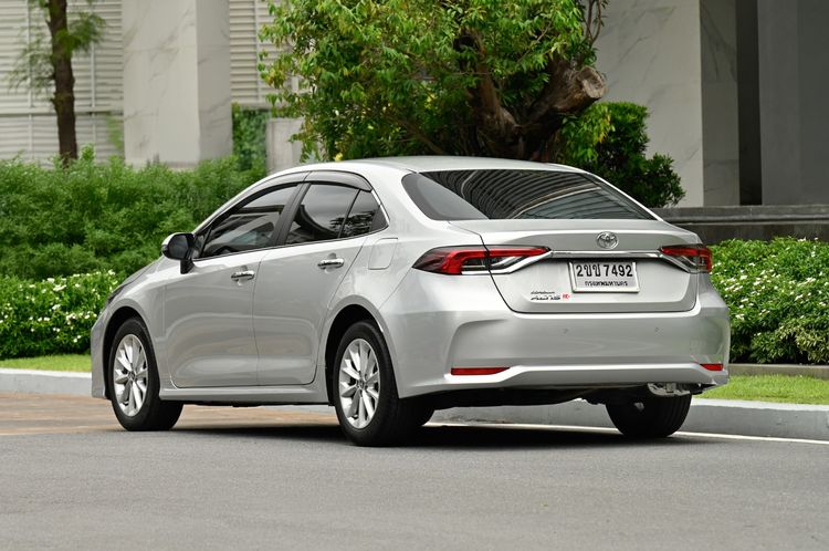 Toyota Corolla 2021 1.6 Sedan เบนซิน ไม่ติดแก๊ส เกียร์อัตโนมัติ บรอนซ์เงิน รูปที่ 3