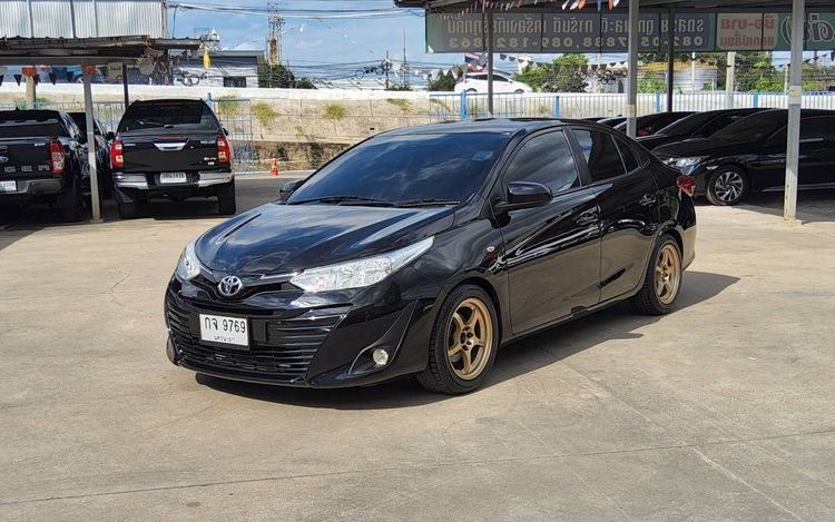 รถ Toyota Yaris 1.2 Entry สี ดำ