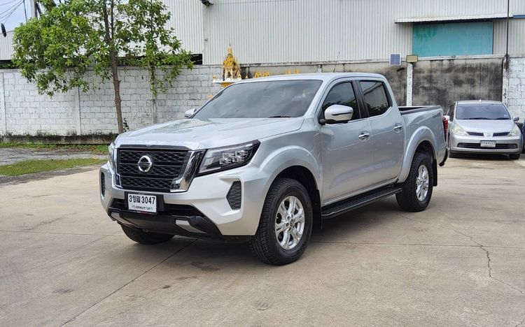 รถ Nissan Navara 2.3 Calibre E สี บรอนซ์เงิน