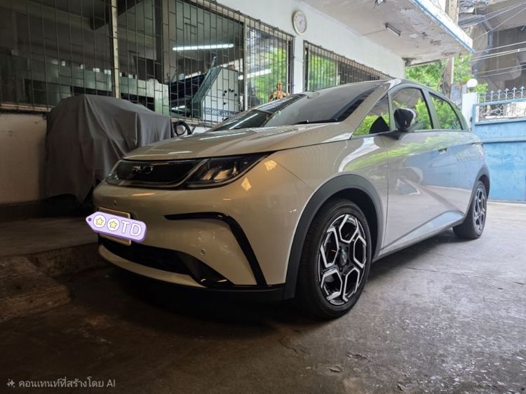 รถ BYD Dolphin Extended Range สี ขาว